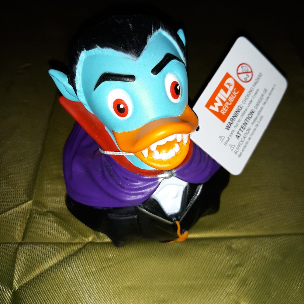 Wild Republic- Rubber Ducks - Vampire 4 inch